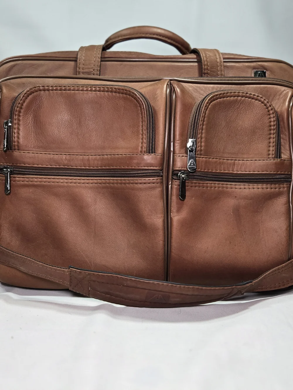 Vintage Avenues Colombian Saddle Leather Messenger Briefcase Business Travel Bag